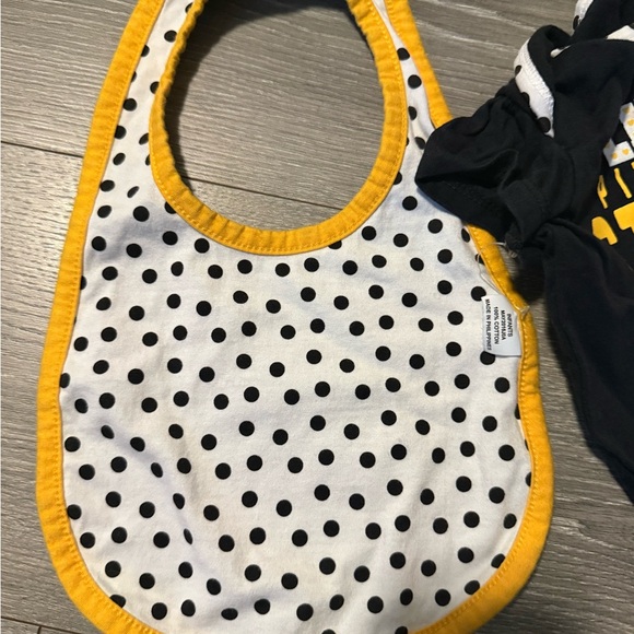 NFL Pittsburgh Steelers Baby Bib and Bodysuit Set - Black and Yellow NWOT 12m - Picture 4 of 5